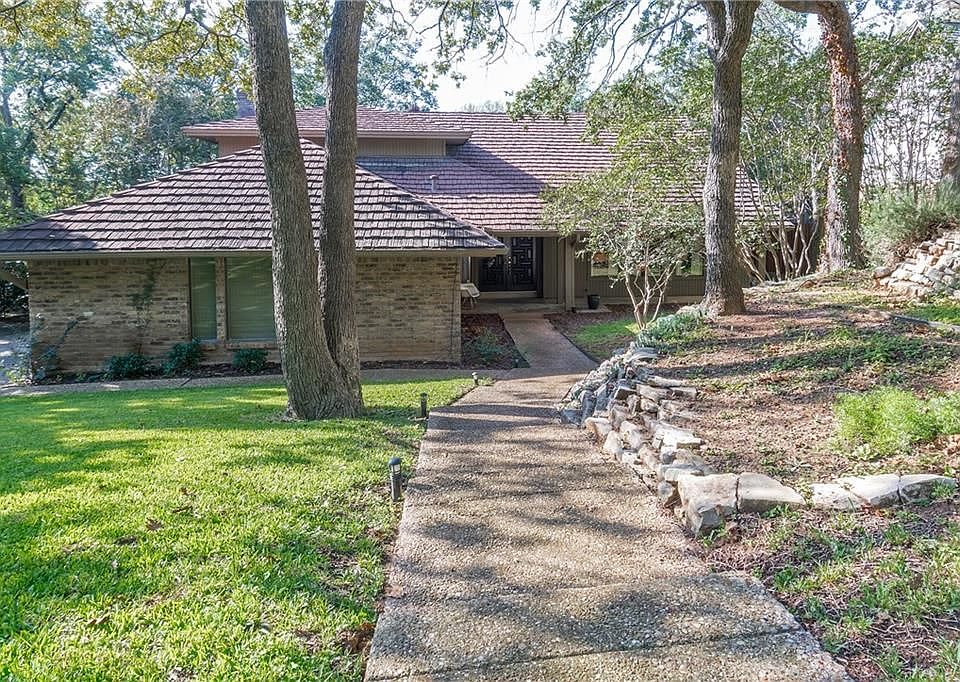 1st image of 2306 Wood Cliff Ct