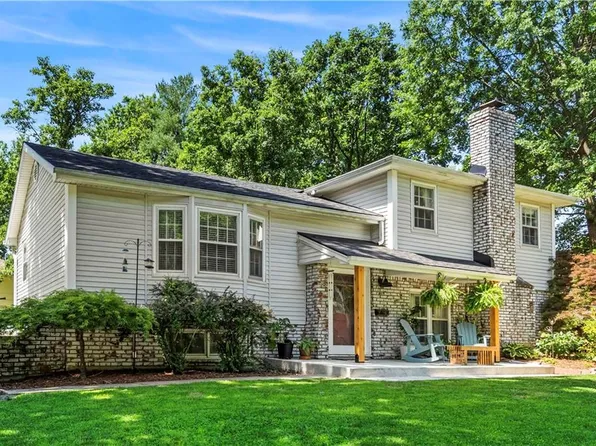 8401 W 90th St, Overland Park, KS 66212