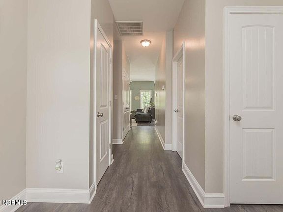 3rd image of 418 Peppermint Dr