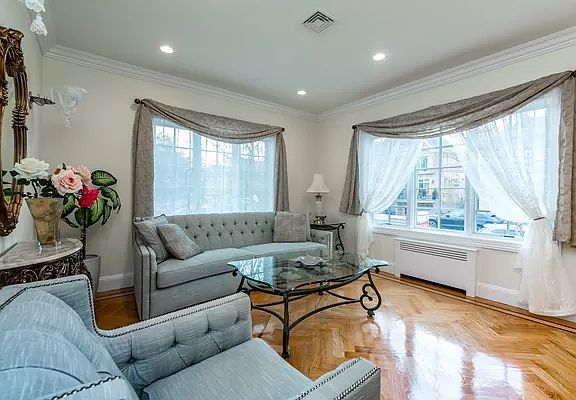 4th image of 150-50 6th Ave