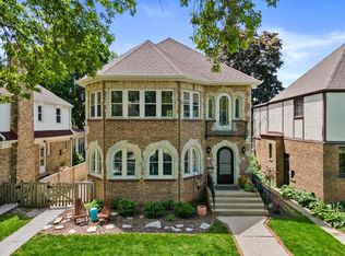 609 E Lake View Ave, Whitefish Bay, WI 53217