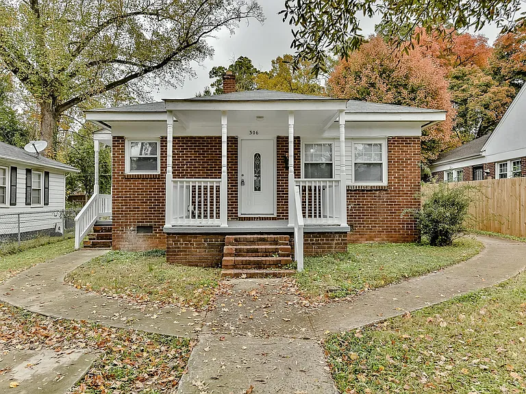 306 Plymouth Ave — Photo 1