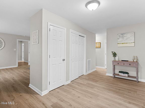 4th image of 423 Nelson Drive