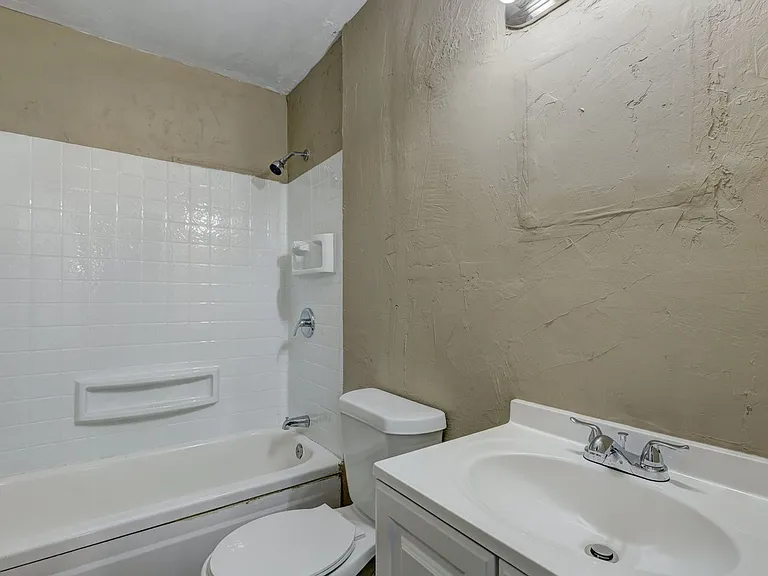 1713 N Page Ave — Photo 33