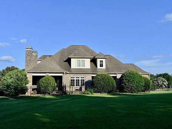 3rd image of 34 Great Lawn Dr