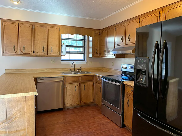 4525 Hillside Dr — Photo 2
