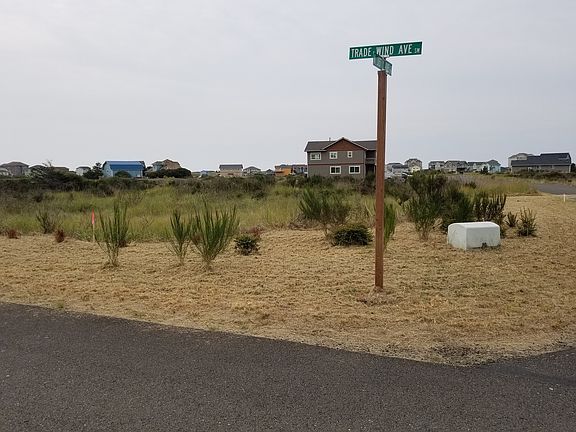 5th image of 1435 N Jetty Ave