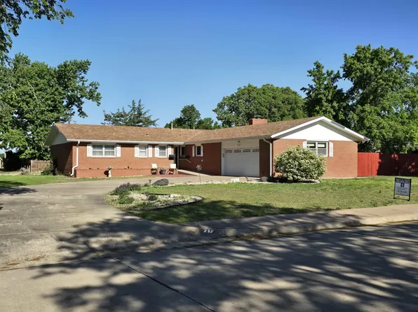 217 Northridge Dr, Hays, KS 67601
