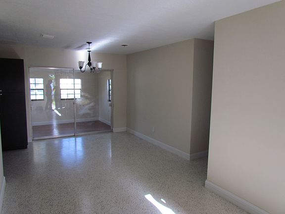 4th image of 19125 NW 39th Pl