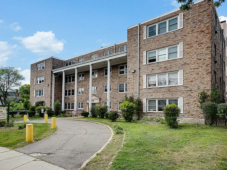 Eat Street Apartments — Photo 2