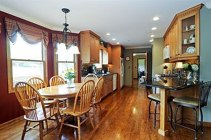 3rd image of 7 Heather Ln