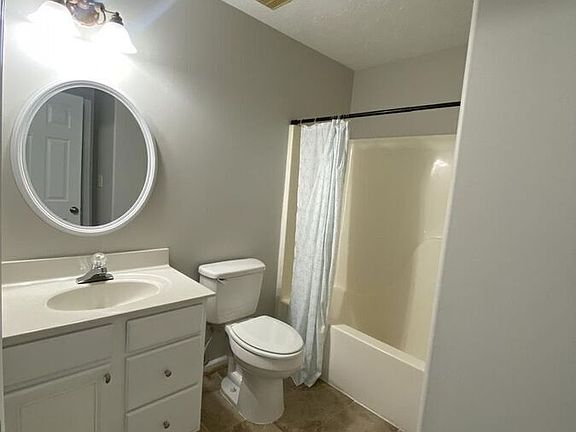 4th image of 2921 Blairdon Cir