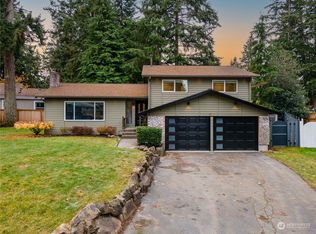 633 N 198th Pl, Seattle, WA