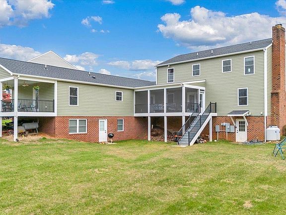 3rd image of 1111 Charmin Dr