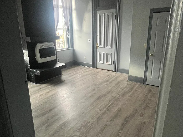 90 S Pearl St NE #3 — Photo 1