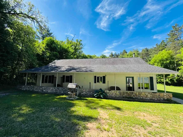 W3591 Twin Ln, Redgranite, WI 54970