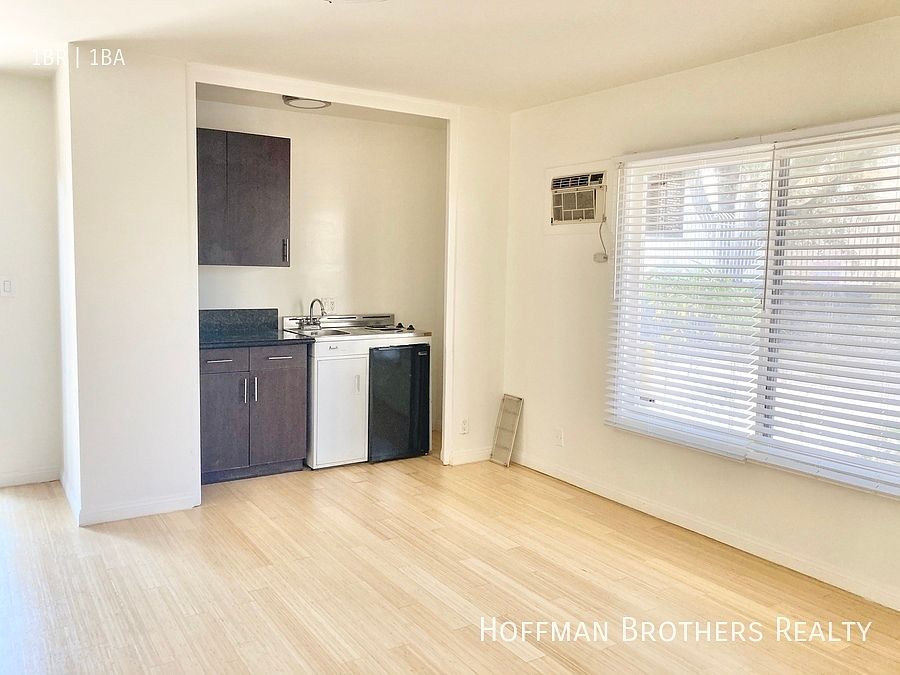 1st image of 937 Cole Ave Ste 4