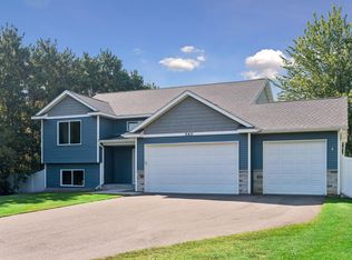 540 Lois Ln, Lino Lakes, MN 55014
