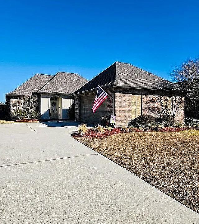 1st image of 135 Lake Maclaine Ave