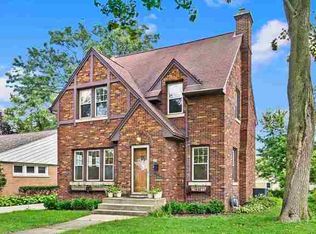 17 N Lancaster St, Mount Prospect, IL 60056
