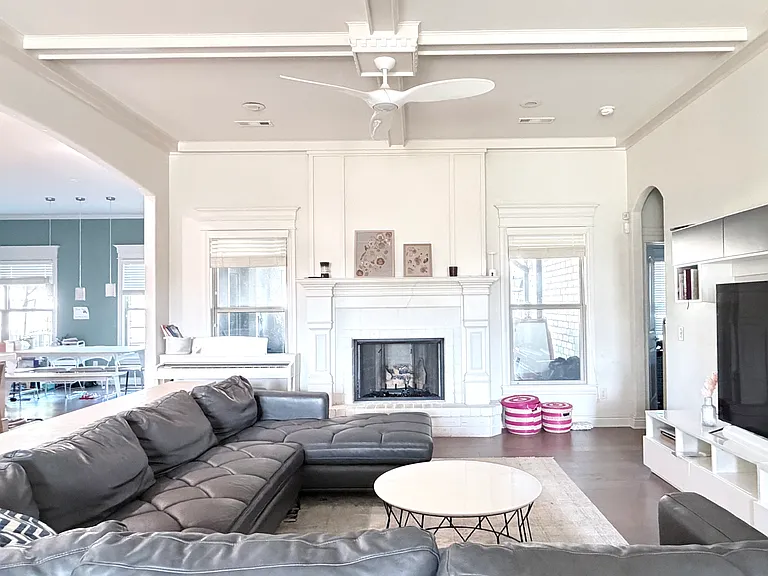 609 SE Hendrix St — Photo 3
