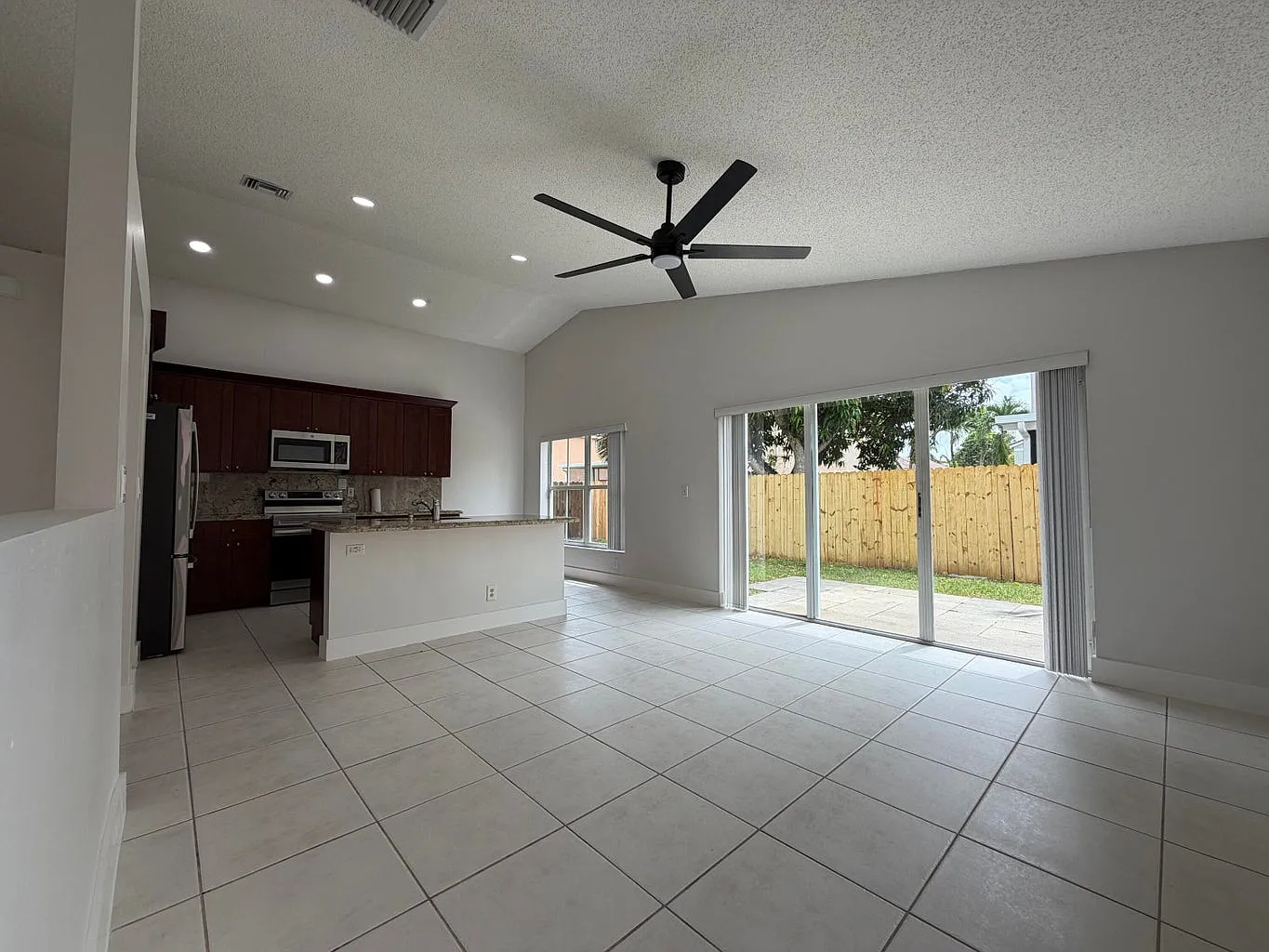 3 bed, 1707 sqft, $3,500 — Photo 2