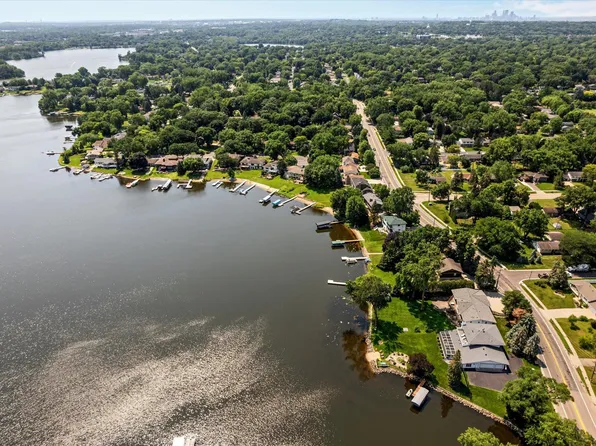 2065 Long Lake Rd, New Brighton, MN 55112