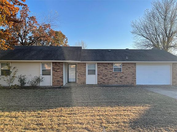 2nd image of 20320 Rockhollow Dr