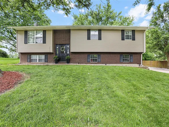 941 Long Branch Rd, Troy, IL 62294