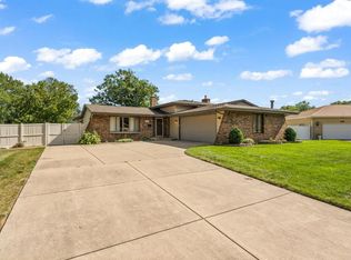 9323 Magnolia Ln, Munster, IN 46321