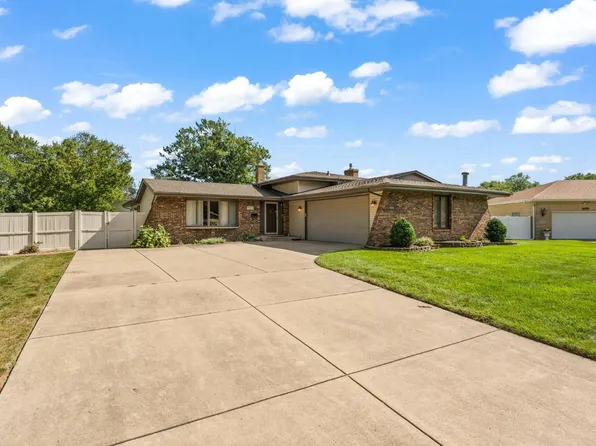 9323 Magnolia Ln, Munster, IN 46321