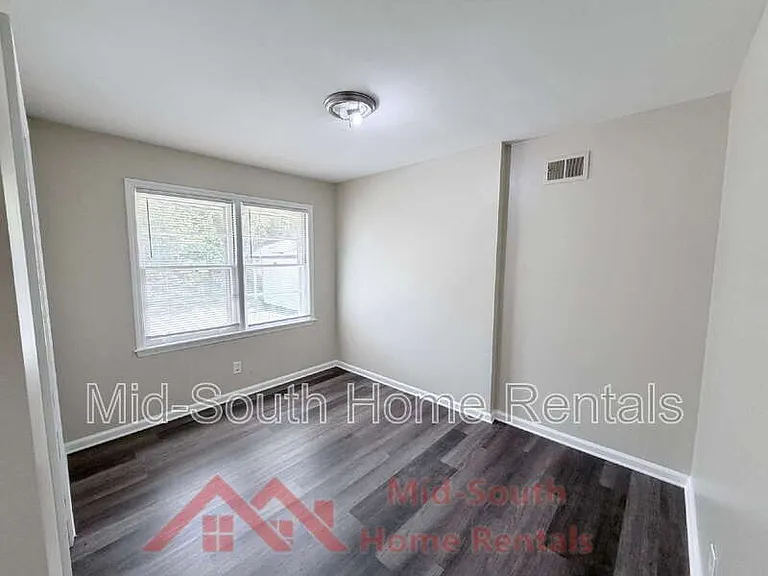 3284 Parham St — Photo 14