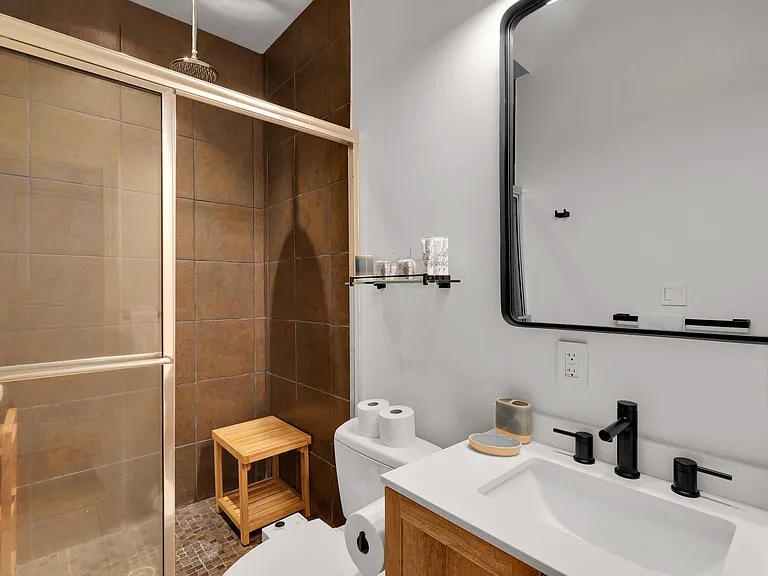 301 W Broughton St #4A — Photo 22