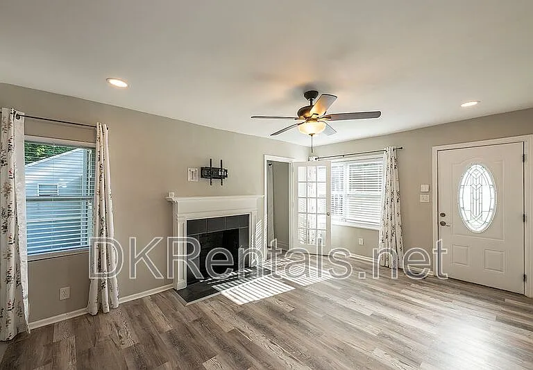 2874 Blount St — Photo 13