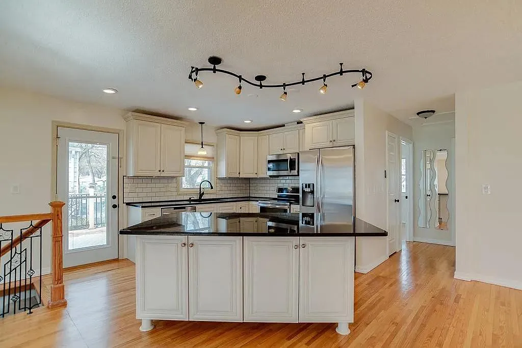 3 bed, 2.5 bath, 1917 sqft, $3,000 — Photo 4