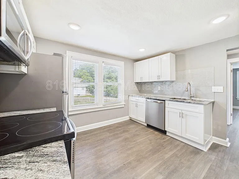 701 W Kansas St #B — Photo 9