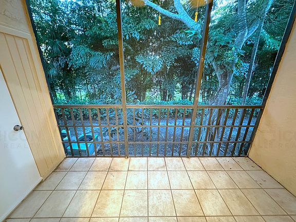 4th image of 9120 NW 40th St #18