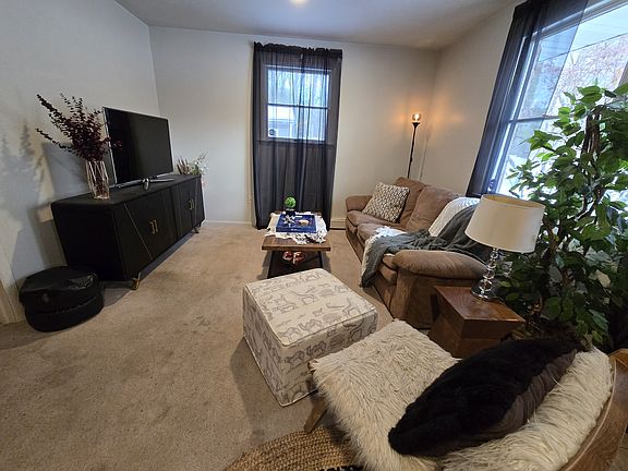 5th image of 374 Switzgabel Dr