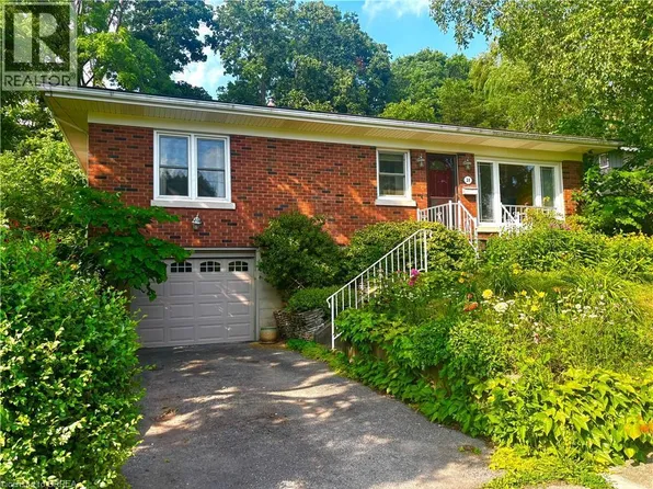 38 Slater St, Brantford, ON N3T 4N9