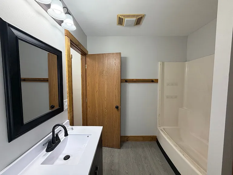 317 Earl St — Photo 23