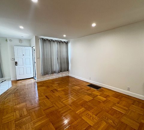 4th image of 639 Bowdoin St