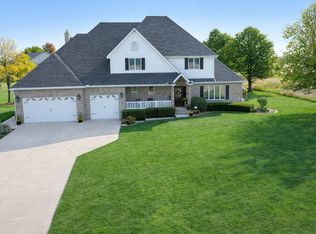 23 Cedarwood Dr, Watseka, IL 60970