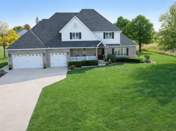 23 Cedarwood Dr, Watseka, IL 60970