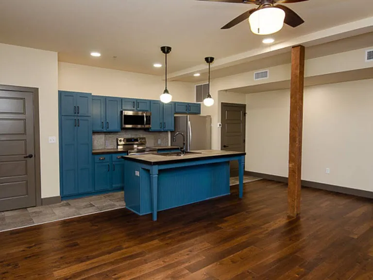 203 W Commercial St #3B — Photo 2