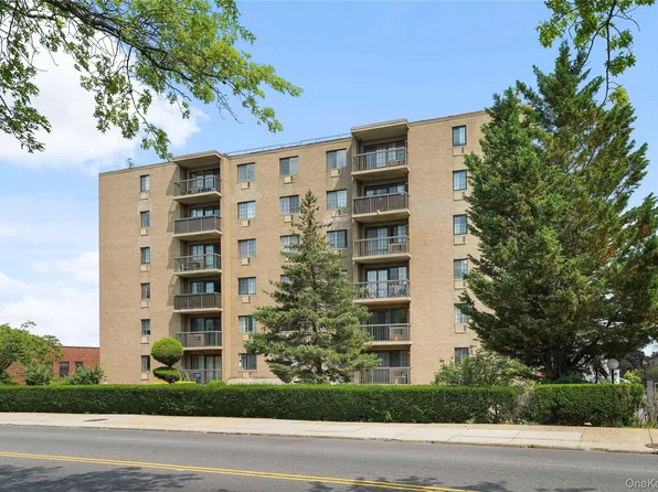 71-49 Metropolitan Avenue, Middle Village, NY 11379