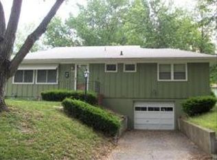 2309 Valley Brook Ln, Saint Joseph, MO 64503