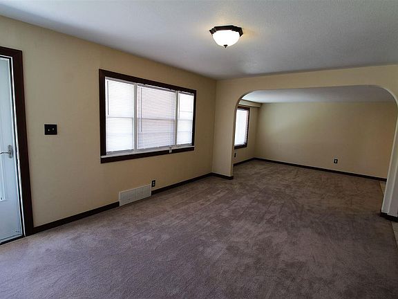 3rd image of 1515 N Baker St