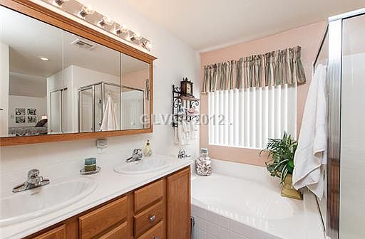 4th image of 555 Green Gables Ave
