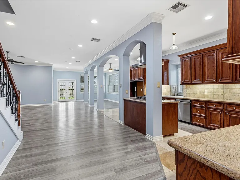2535 Broadway St — Photo 11