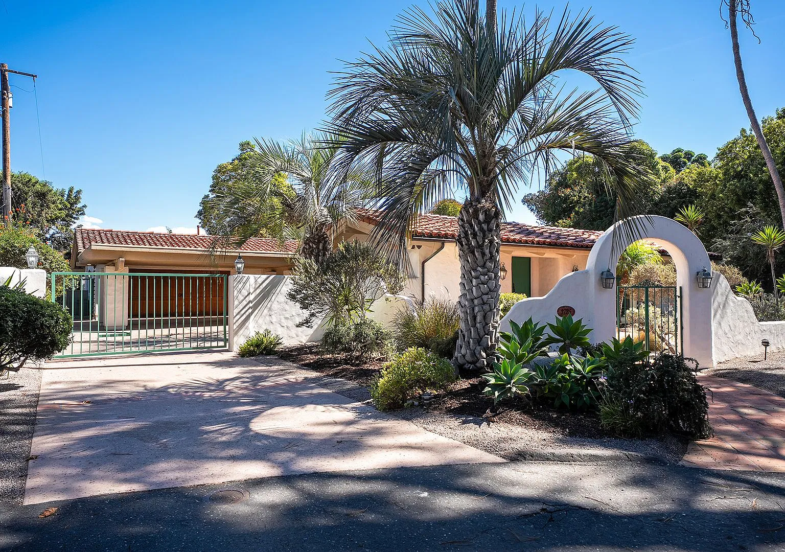 Stunning Spanish-Style 4bed/3.5 bath home in Point Loma's Wooded Area — Photo 1